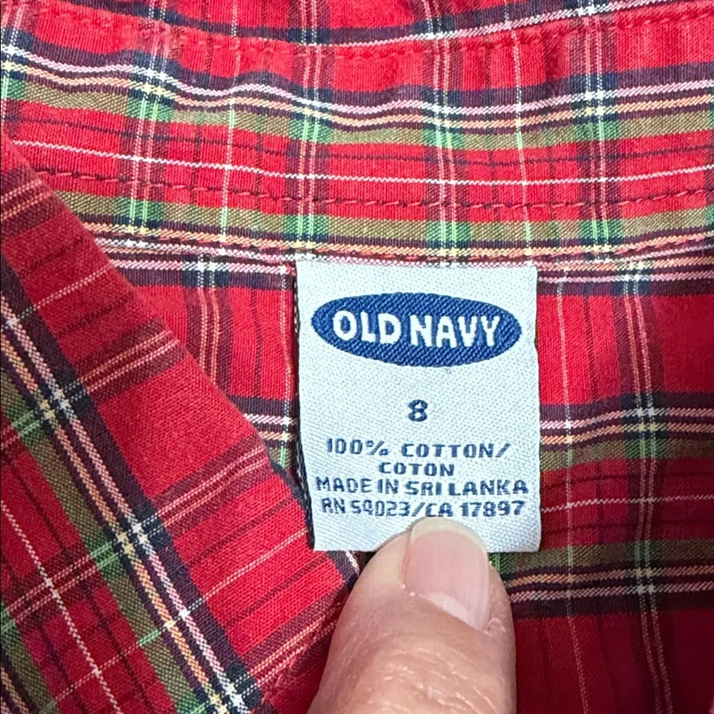 Old Navy Red and Green Plaid Boy’s Button Down Shirt, Size 8.
